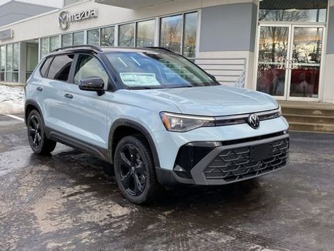 New 2026 Volkswagen Taos SE image 3