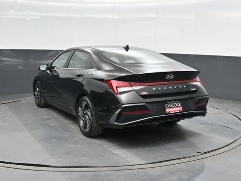 Used 2024 Hyundai Elantra Limited FWD image 11