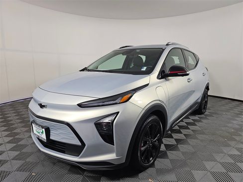 Used 2023 Chevrolet Bolt EUV Premier w/ Sun & Sound Package image 3