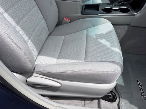 Used 2016 Toyota Camry LE FWD image 7