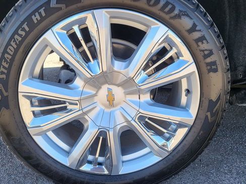 Used 2021 Chevrolet Tahoe High Country w/ Premium Package RWD image 16