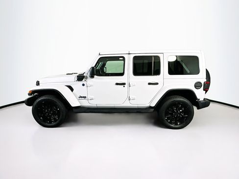 Used 2025 Jeep Wrangler Sahara image 4
