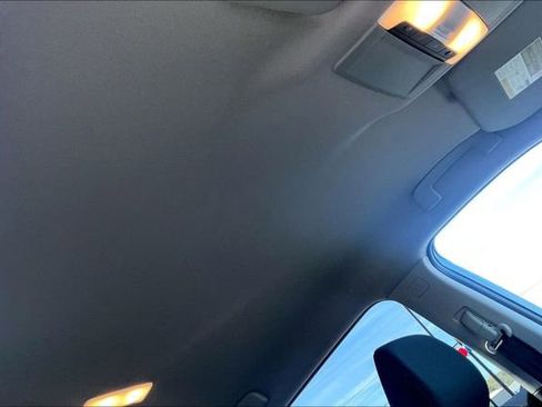 Used 2024 Nissan Rogue S image 17