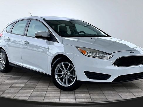 Used 2017 Ford Focus SE FWD image 3