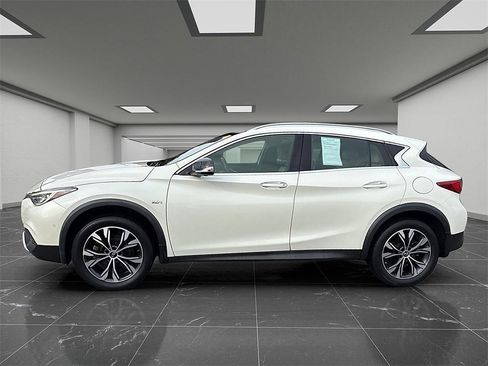 Used 2019 INFINITI QX30 Premium w/ Navigation Package image 12