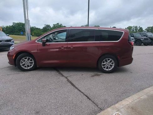 Certified 2023 Chrysler Pacifica Touring-L FWD image 28