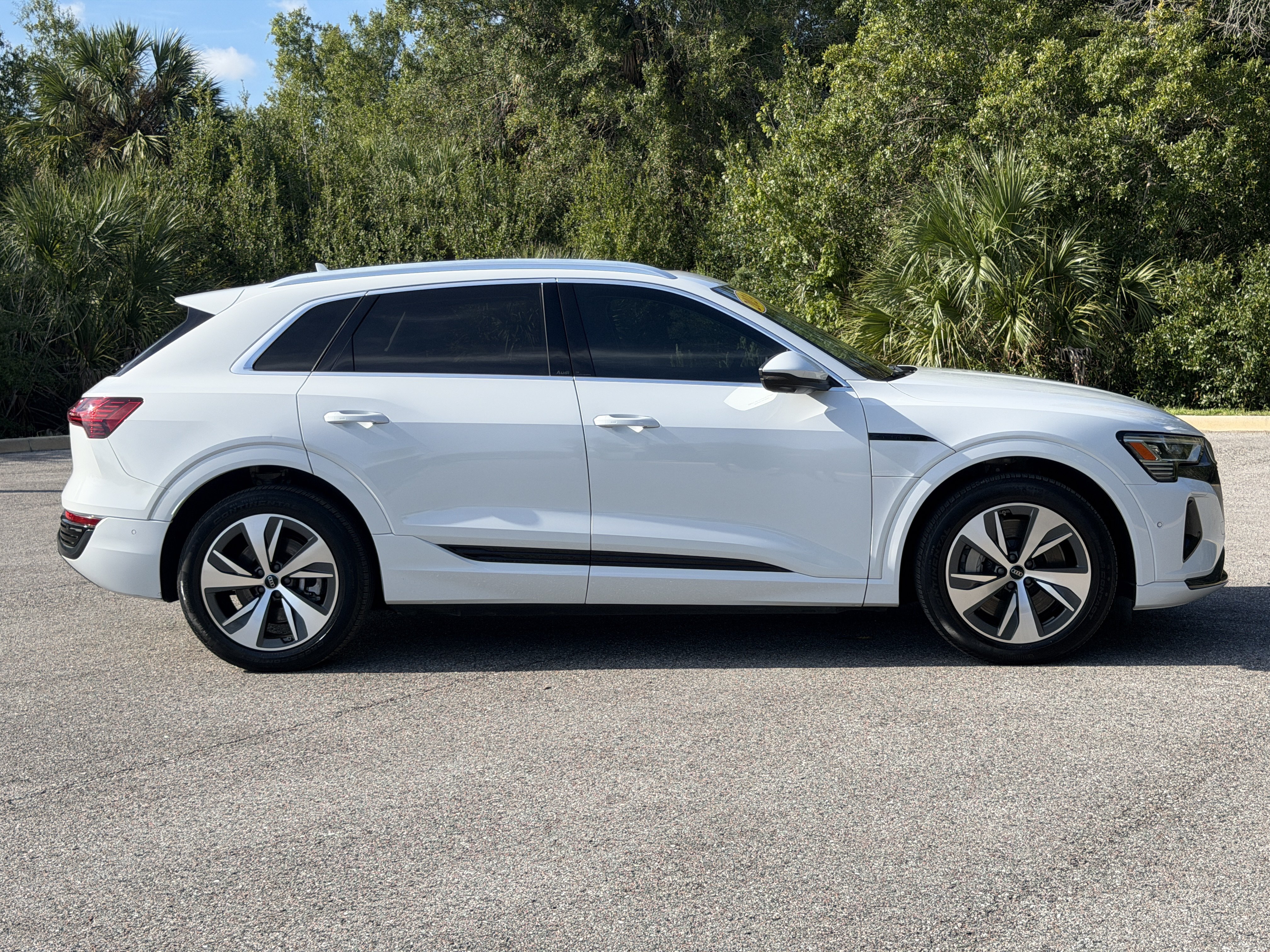Used 2024 Audi Q8 e-tron Premium Plus w/ Premium Plus Package AWD/4WD image 8