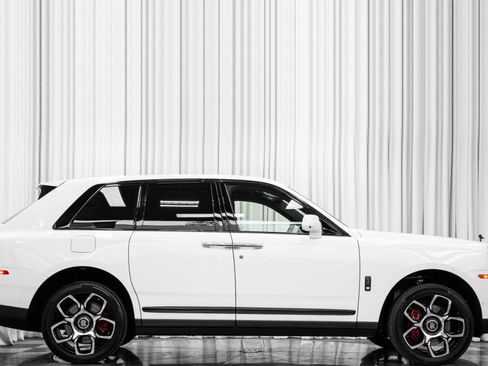 Used 2023 Rolls-Royce Cullinan Black Badge w/ Dark Exterior Package image 2