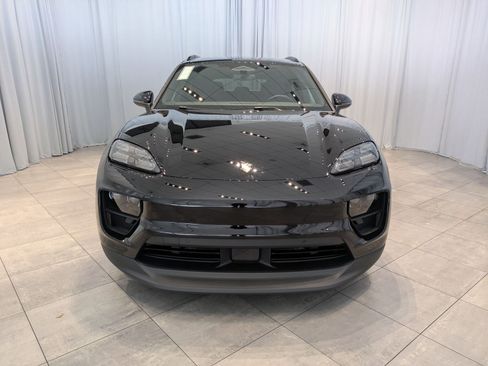 Certified 2025 Porsche Macan Electric image 6