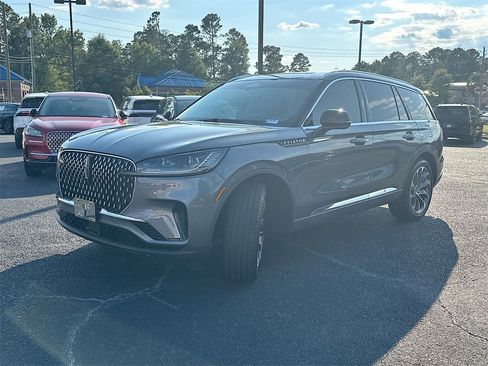 Used 2025 Lincoln Aviator Reserve w/ Illumination Package image 2