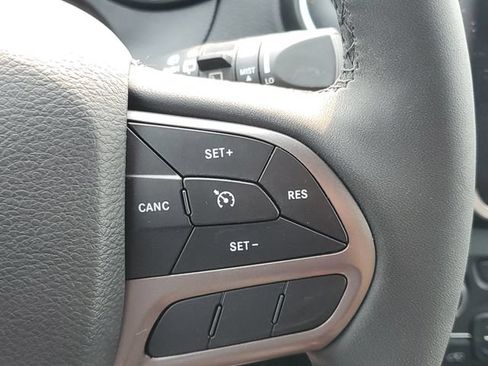 Used 2022 Jeep Cherokee Latitude Lux w/ Comfort/Safety Group AWD/4WD image 24
