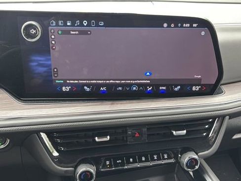 Used 2025 Chevrolet Suburban Z71 AWD/4WD image 23