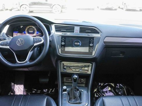 Used 2023 Volkswagen Tiguan SE w/ Panoramic Sunroof Package FWD image 12