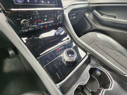 Used 2024 Jeep Grand Cherokee L Laredo image 35
