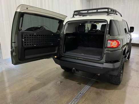 Used 2014 Toyota FJ Cruiser 4WD w/ Convenience Package image 11