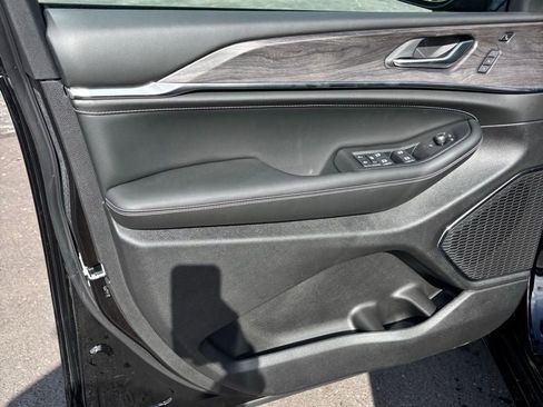 New 2025 Jeep Grand Cherokee L Overland w/ Advanced Protech Group III image 9