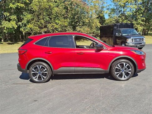 Used 2022 Ford Escape SE w/ SE Sport Appearance Package image 11