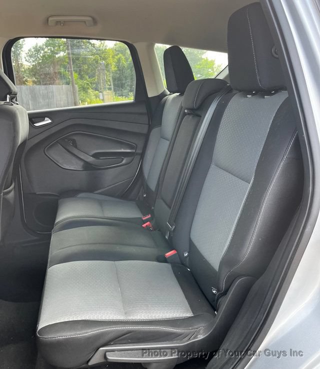 Used 2019 Ford Escape SE FWD image 15