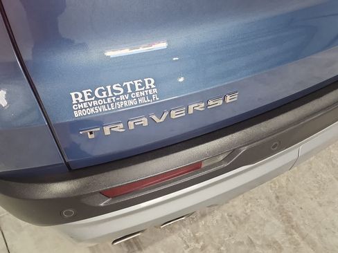 Used 2025 Chevrolet Traverse LT FWD image 13