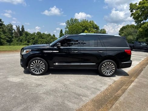 Used 2018 Lincoln Navigator Reserve AWD/4WD image 4