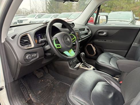 Used 2016 Jeep Renegade Latitude image 11