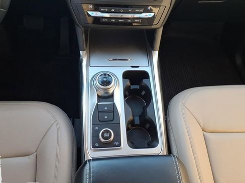 Used 2020 Ford Explorer XLT w/ Equipment Group 202A image 14