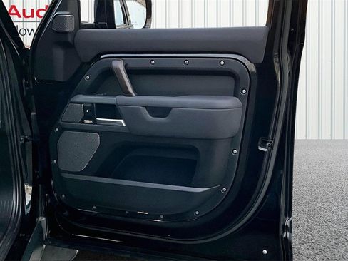 Used 2023 Land Rover Defender 110 X-Dynamic SE image 28