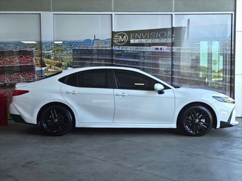 Used 2026 Toyota Camry SE FWD image 4