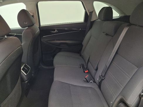 Used 2020 Kia Sorento LX FWD image 18