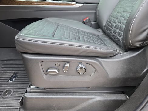 Certified 2026 Cadillac Escalade Platinum Sport w/ LPO, ONYX Package AWD/4WD image 17