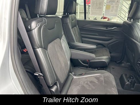 Used 2023 Jeep Grand Cherokee L Laredo AWD/4WD image 39