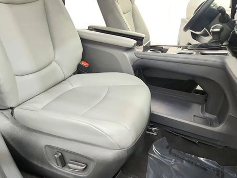 Used 2024 Toyota Sienna XLE image 31
