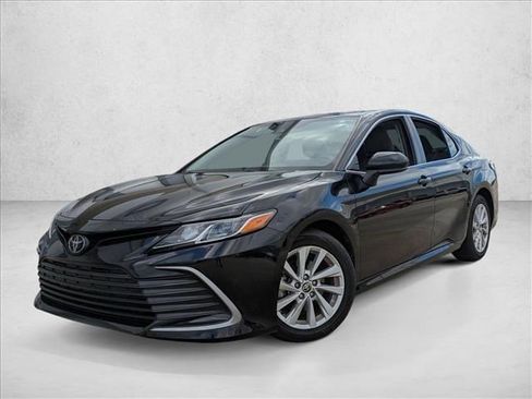 Certified 2023 Toyota Camry LE image 1