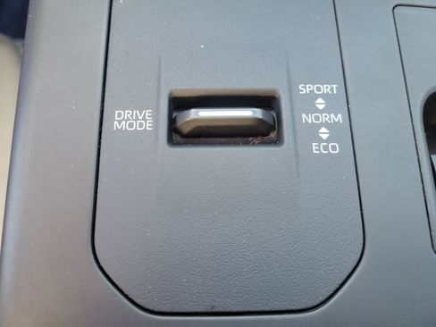 Used 2023 Toyota Highlander Bronze Edition image 25