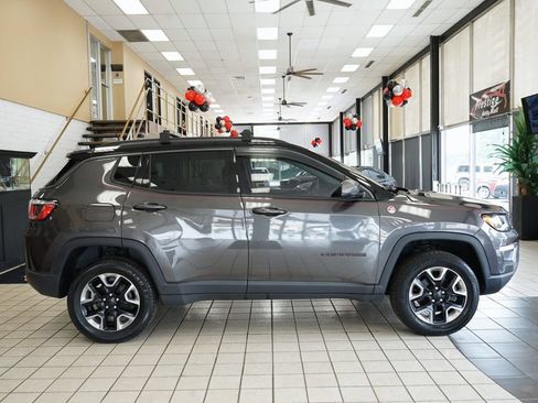 Used 2018 Jeep Compass Trailhawk w/ Leather Interior Group AWD/4WD image 16