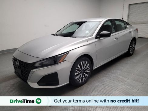 Used 2024 Nissan Altima 2.5 SV image 1