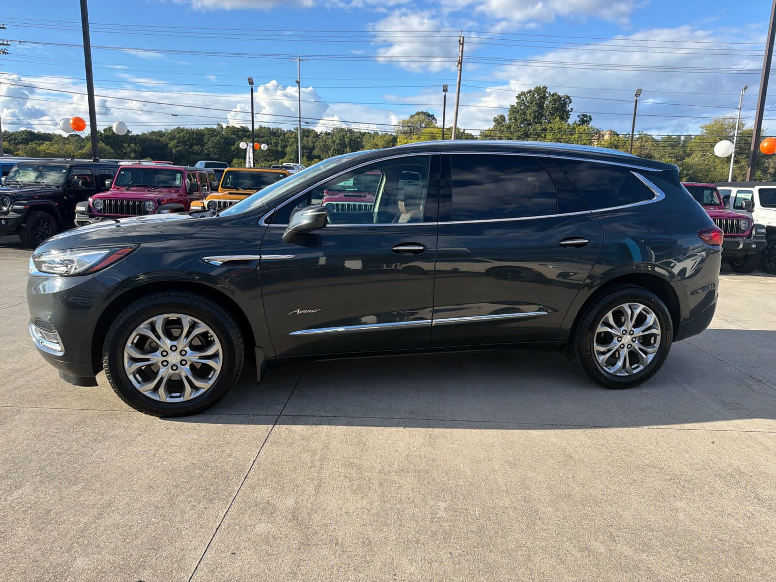 Used 2020 Buick Enclave Avenir w/ Avenir Technology Package AWD/4WD image 5