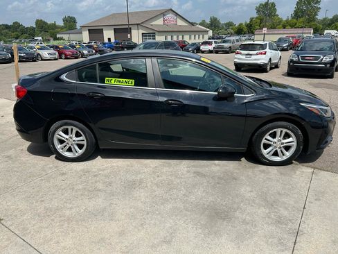 Used 2016 Chevrolet Cruze LT w/ Convenience Package FWD image 4