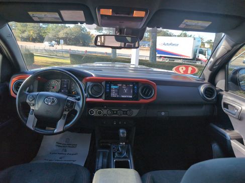 Certified 2019 Toyota Tacoma TRD Sport image 28