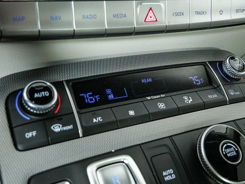 Used 2021 Hyundai Palisade SEL w/ Premium Package image 18