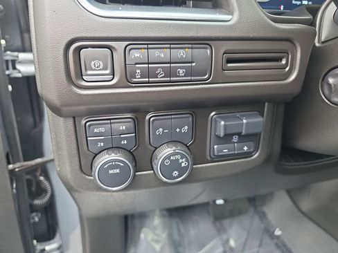 Certified 2024 Chevrolet Suburban Z71 w/ Luxury Package AWD/4WD image 22