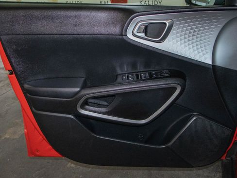 Used 2023 Kia Soul LX image 10