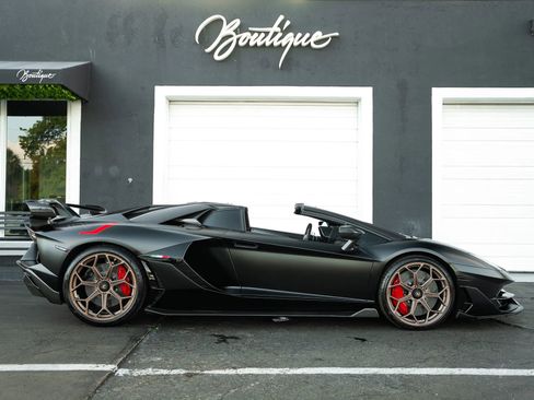 Used 2021 Lamborghini Aventador SVJ AWD/4WD image 2