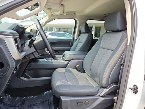 Used 2024 Ford Expedition XLT AWD/4WD image 14
