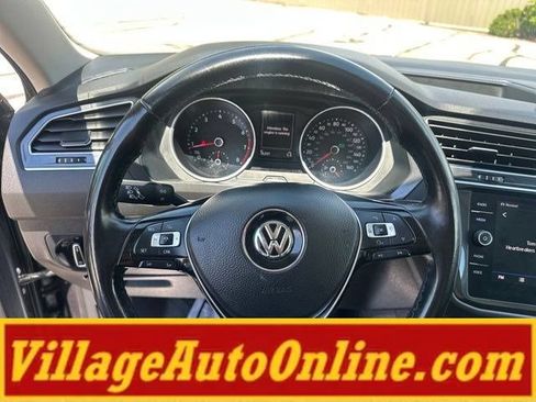 Used 2018 Volkswagen Tiguan SEL AWD/4WD image 29