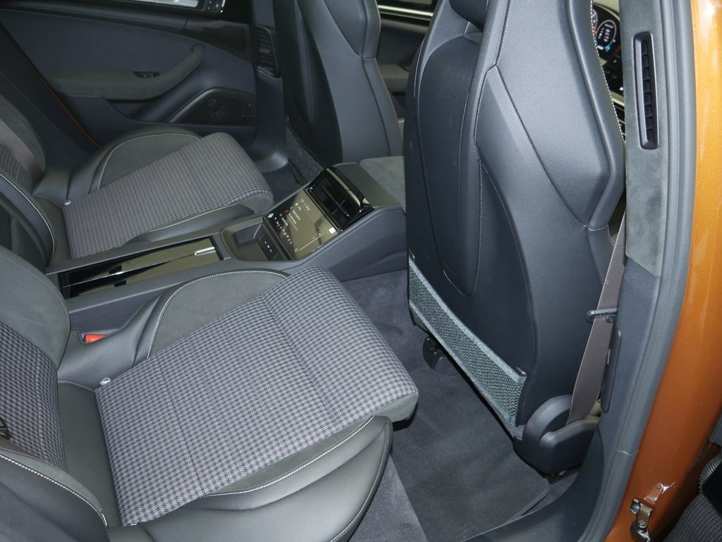 Certified 2025 Porsche Panamera Turbo AWD/4WD image 28