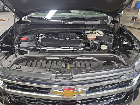 Used 2023 Chevrolet Silverado 1500 LT AWD/4WD image 29