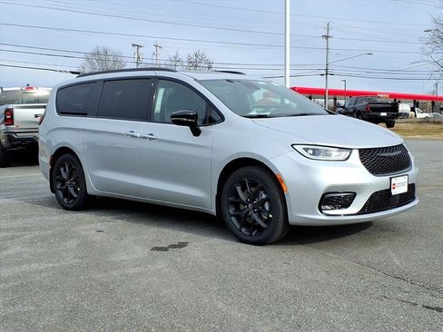 New 2026 Chrysler Pacifica Limited w/ S Appearance Package AWD/4WD image 2