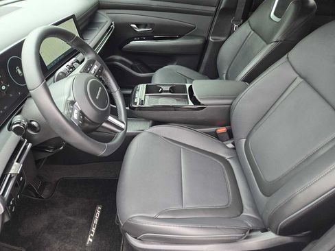 Used 2025 Hyundai Tucson Limited FWD image 13