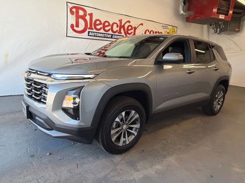 Used 2025 Chevrolet Equinox LT image 2